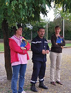 Rassemblement sur le boulodrome après évacuation et dernières remarques faites aux élèves